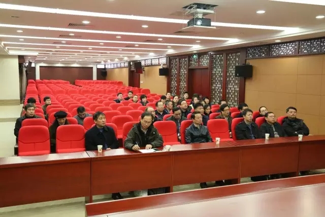 江蘇省中醫(yī)藥學(xué)會百余位專家老師參觀訪問李良濟(圖4) 江蘇省中醫(yī)藥學(xué)會百余位專家老師參觀訪問李良濟(圖4)