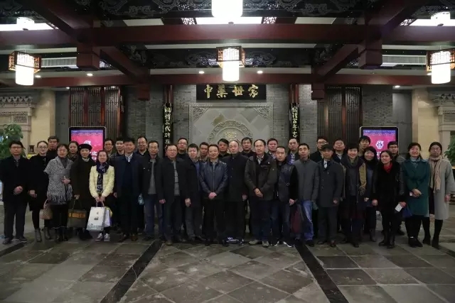 江蘇省中醫(yī)藥學(xué)會百余位專家老師參觀訪問李良濟(圖7) 江蘇省中醫(yī)藥學(xué)會百余位專家老師參觀訪問李良濟(圖7)